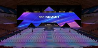 Главная сцена MEO Arena в ожидании первого лиссабонского Саммита SBC