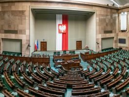 Польша вводит уголовную ответственность за стримы азартных игр ради защиты молодежи
